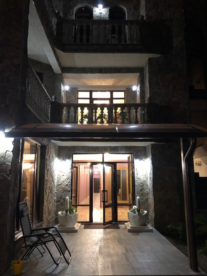 Гостевой Дом Siella Hotel Sukhumi Ngoại thất bức ảnh