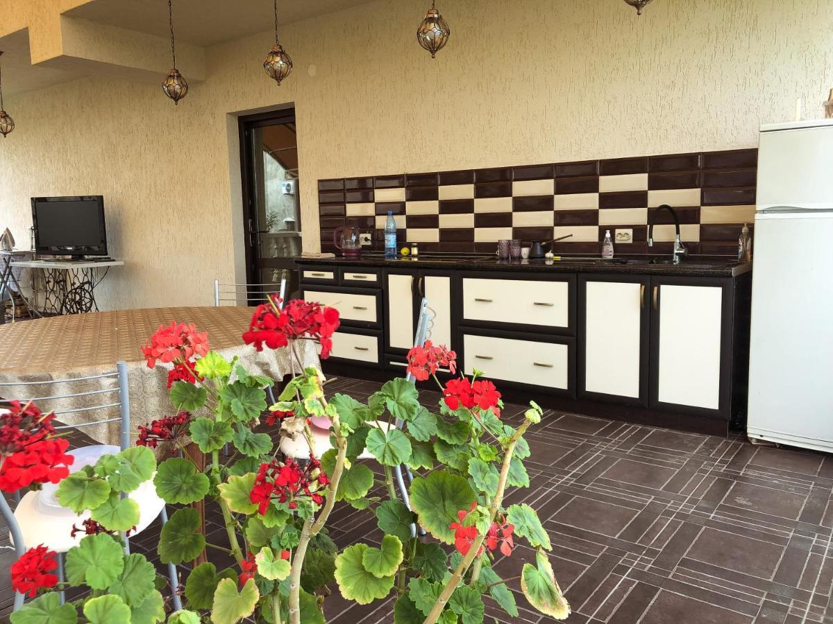 Гостевой Дом Siella Hotel Sukhumi Ngoại thất bức ảnh