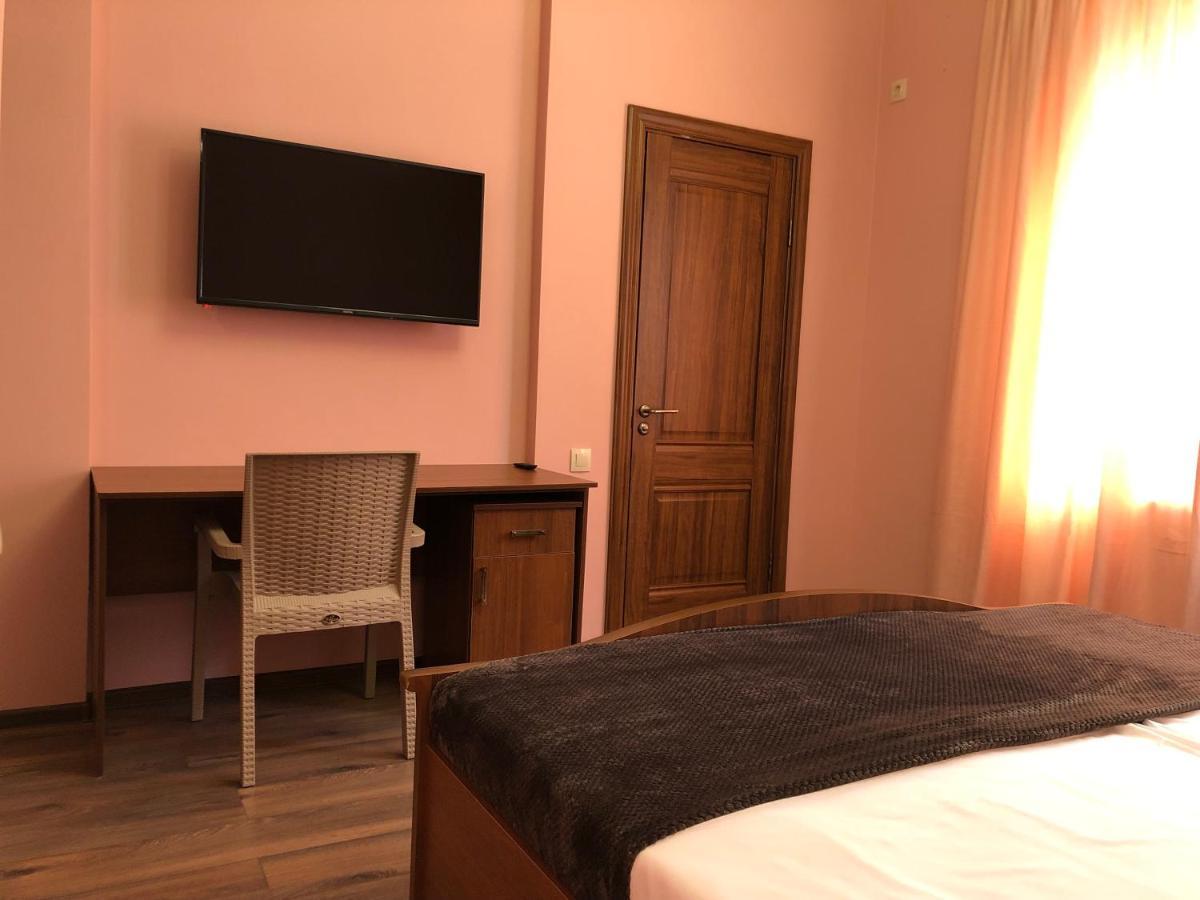 Гостевой Дом Siella Hotel Sukhumi Ngoại thất bức ảnh