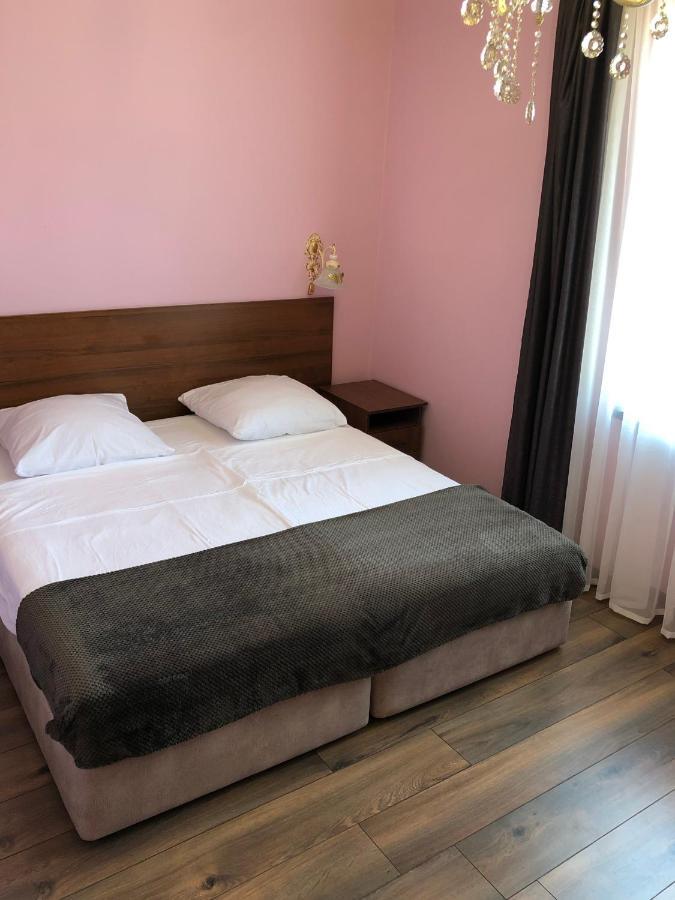 Гостевой Дом Siella Hotel Sukhumi Ngoại thất bức ảnh